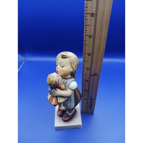 Hummel Goebel Vtg Figurine "Kiss Me" Girl With Doll '6' - Picture 10 of 10